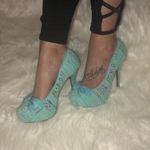 Tiffany blue crocheted bow heels